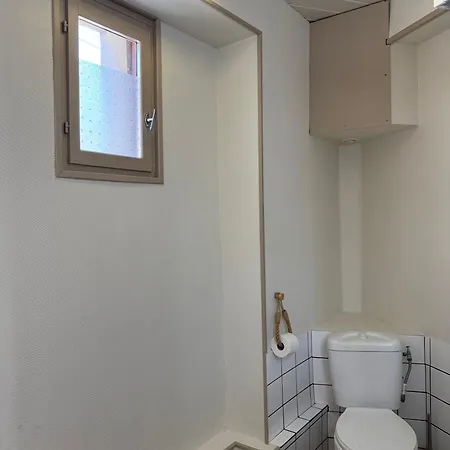 Chez Sylviane Rez-de-chaussée 200 M De La *