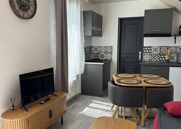 Chez Sylviane Rez-de-chaussee 200 M De La