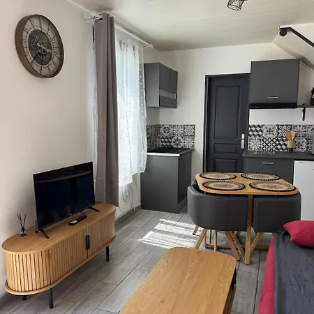 Chez Sylviane Rez-de-chaussee 200 M De La